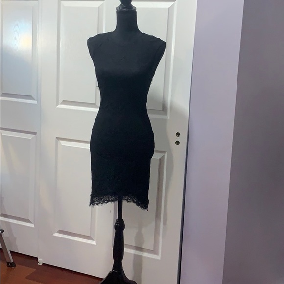 Beautiful black classy dress with open back - Picture 8 of 9